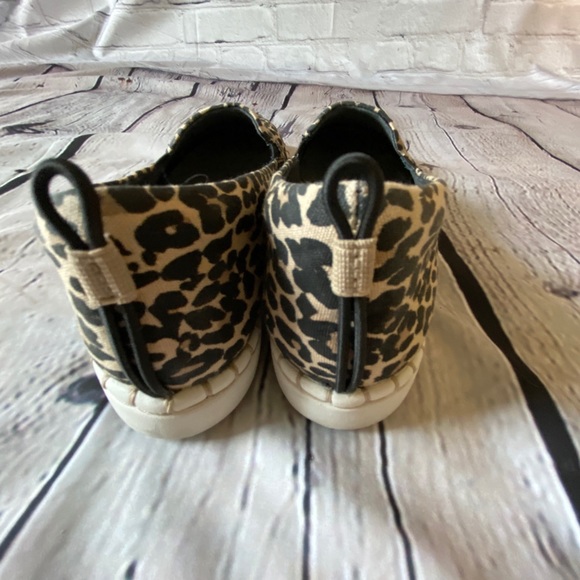 Clarks Leopard Slip on Cloudsteppers - Picture 8 of 13